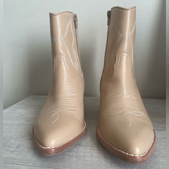 Authentic Valentino Garavani Calfskin Embroidered boots.Pre-owned.Comes with box - Picture 6 of 15
